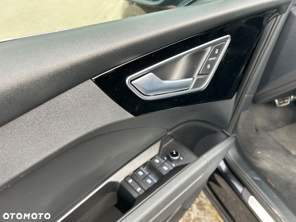 Audi Q4 e-tron 35 52kWh S Line - 17