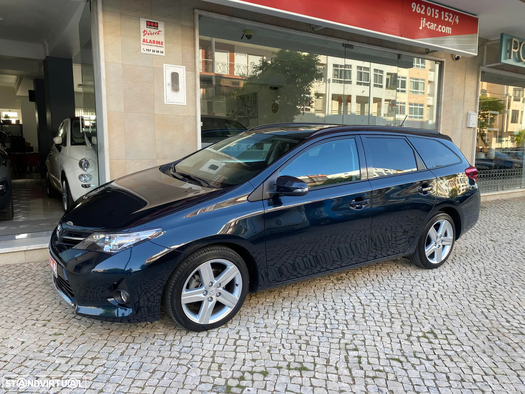 Toyota Auris Touring Sports 1.4 D-4D Com+P.Sport - 12
