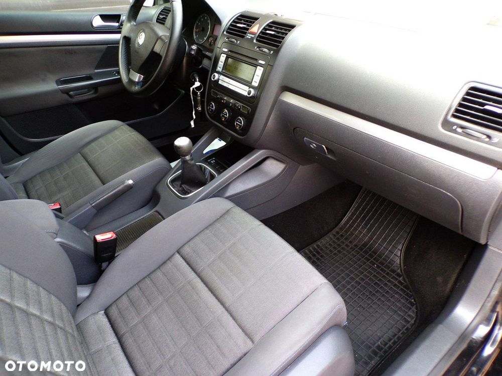 Volkswagen Golf - 22