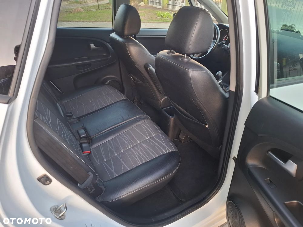 Kia Venga - 17