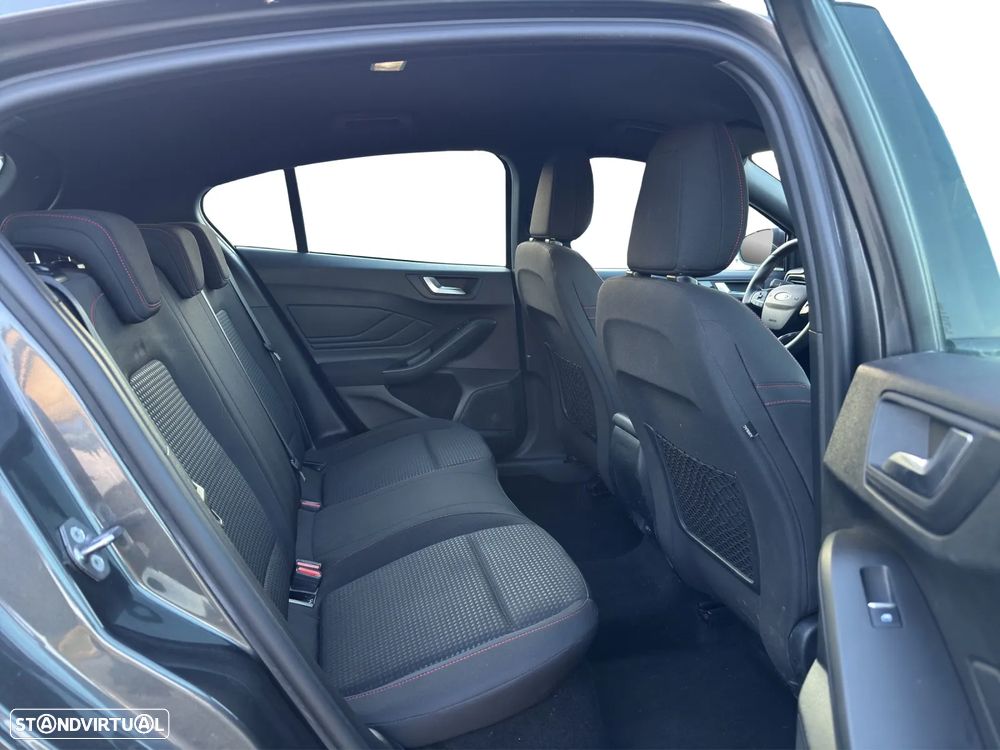 Ford Focus 1.0 EcoBoost Hybrid ST-LINE DESIGN - 16