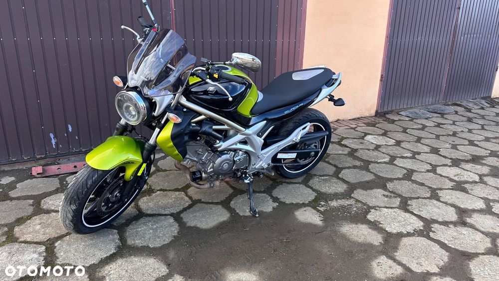 Suzuki Gladius - 5