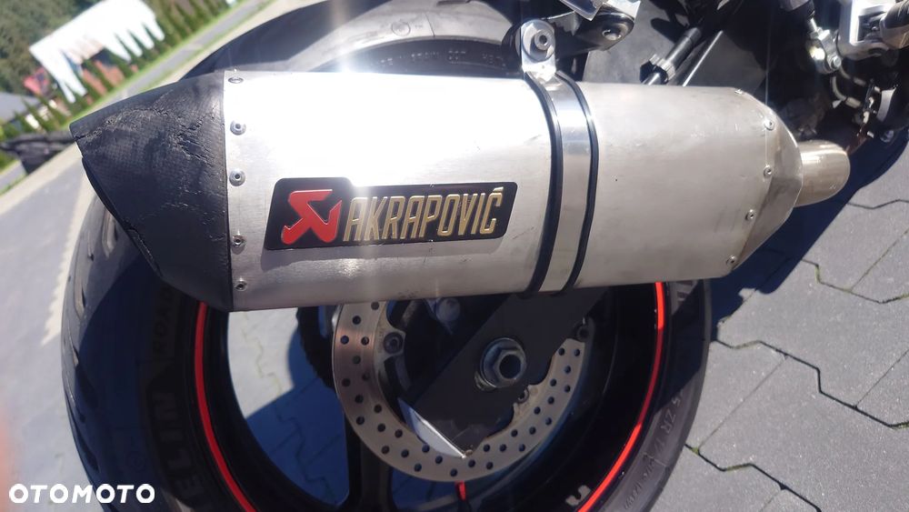 Suzuki GSR - 17