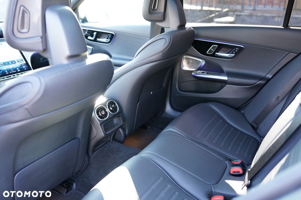 Mercedes-Benz Klasa C 300 4Matic 9G-TRONIC AMG Line - 8