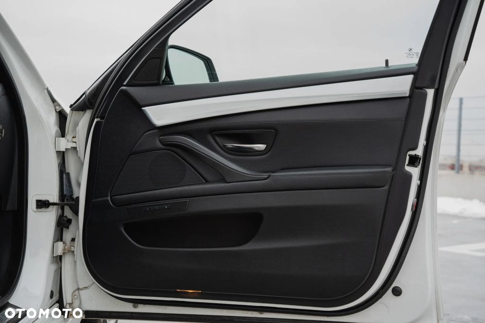 BMW Seria 5 520d xDrive - 25