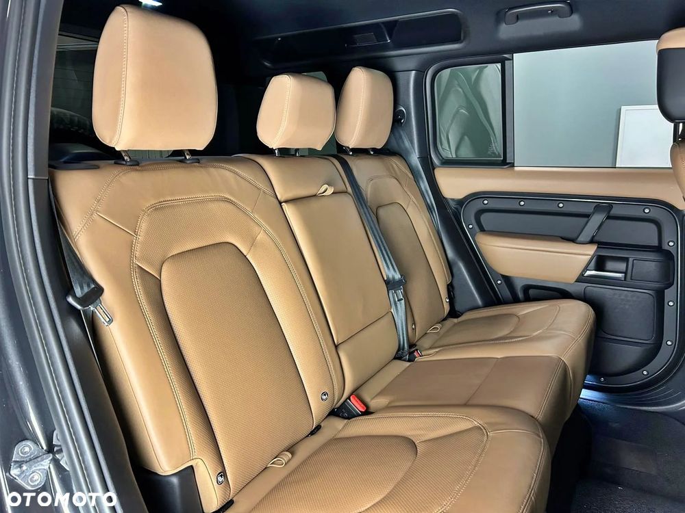 Land Rover Defender 3.0 D250 mHEV X-Dynamic HSE - 39