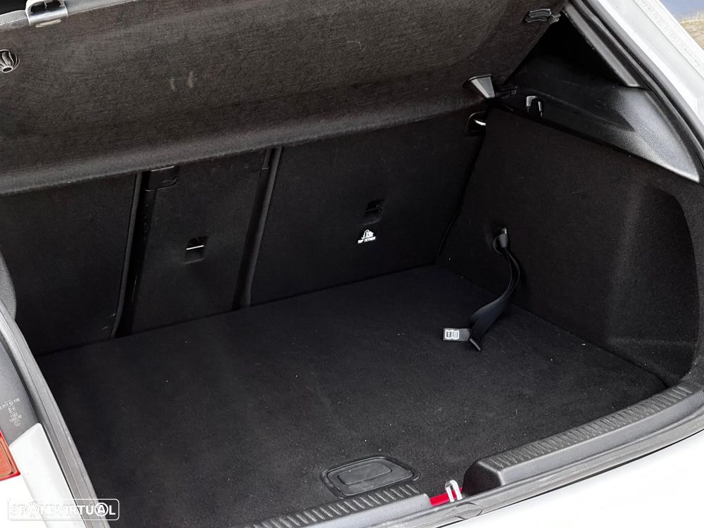 Mercedes-Benz A 250 e 8G-DCT AMG Line - 22