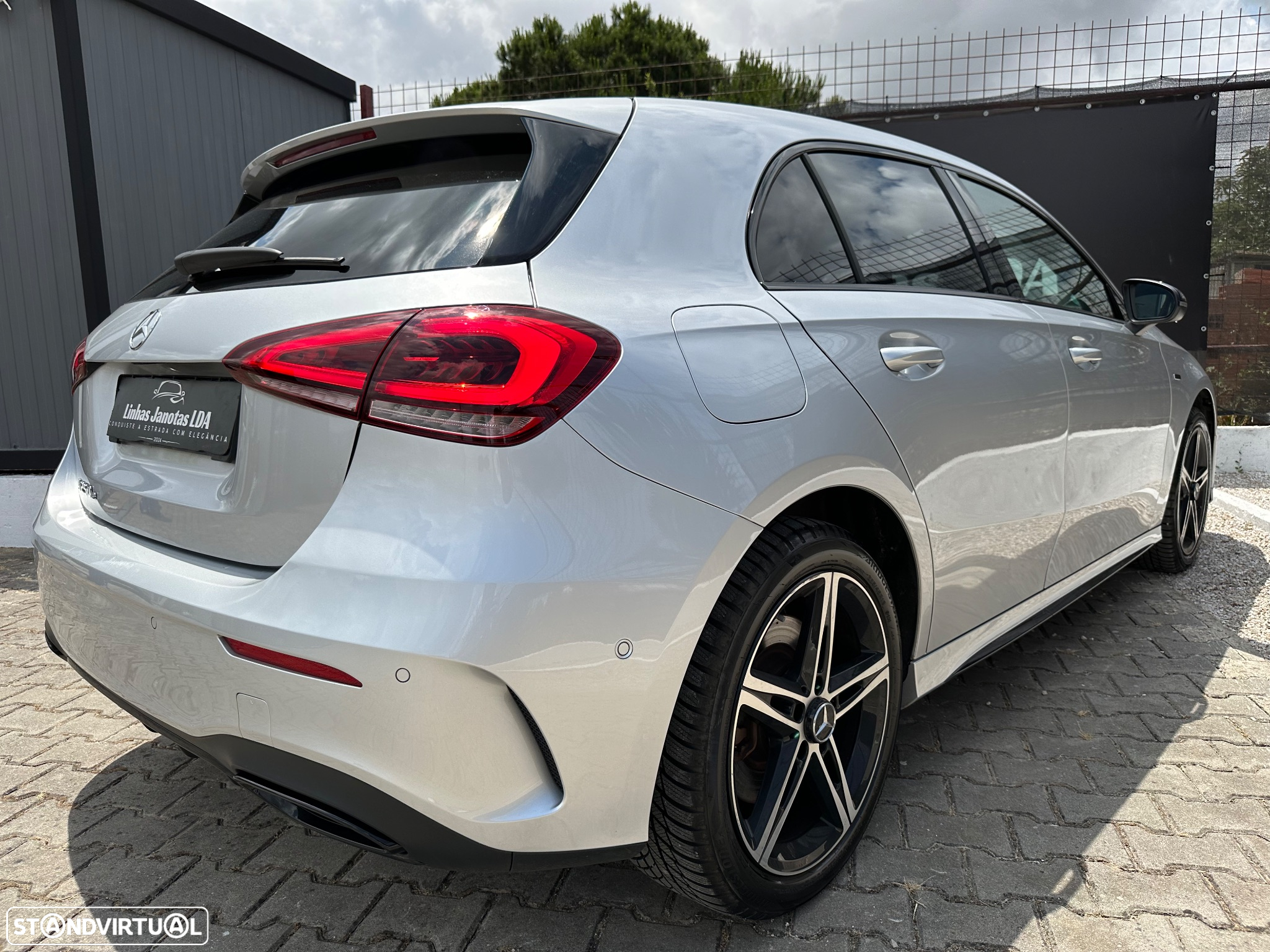 Mercedes-Benz A 250 e AMG Line - 4