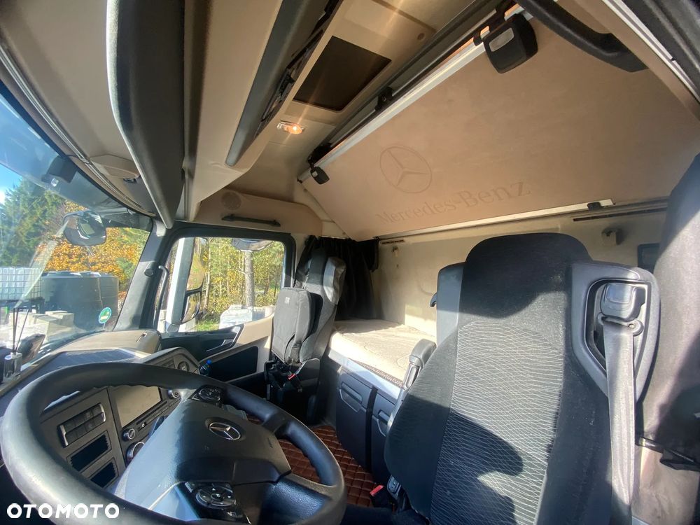 Mercedes-Benz actros - 8