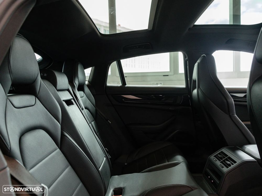 Porsche Panamera 4 E-Hybrid - 33