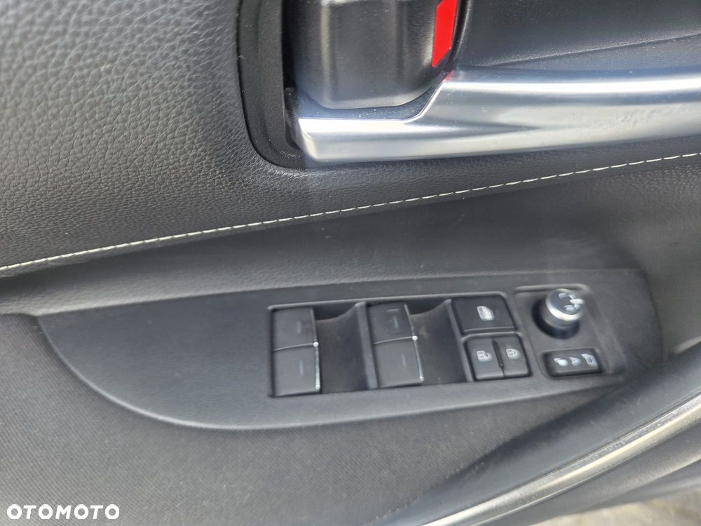 Toyota Corolla ver-1-8-hybrid-gpf-comfort - 12