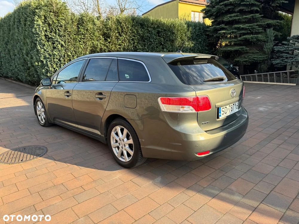 Toyota Avensis 2.2 D-4D Sol Plus Platinium - 6