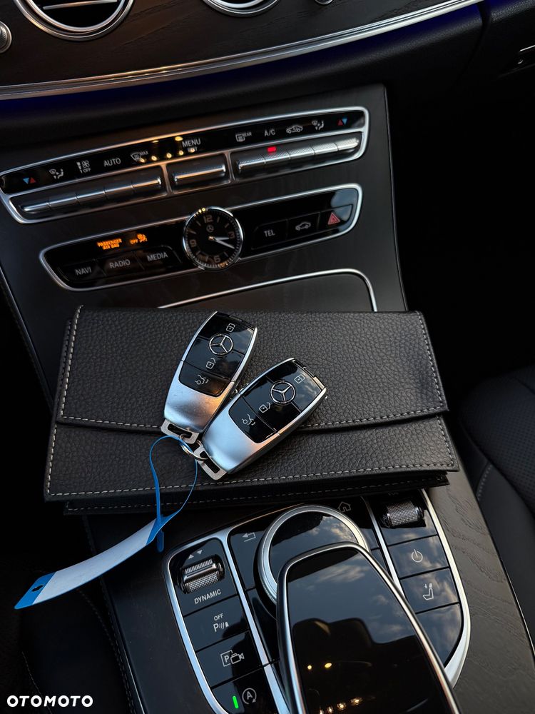 Mercedes-Benz Klasa E 350 d 4Matic T 9G-TRONIC AMG Line - 40