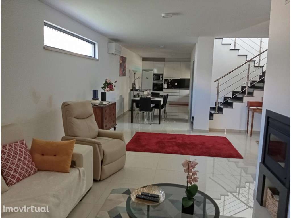 MORADIA T4 COM PISCINA - Grande imagem: 5/26