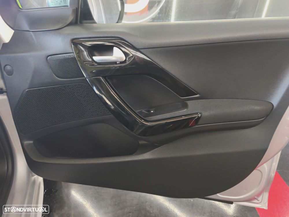 Peugeot 208 1.6 BlueHDi Style - 31