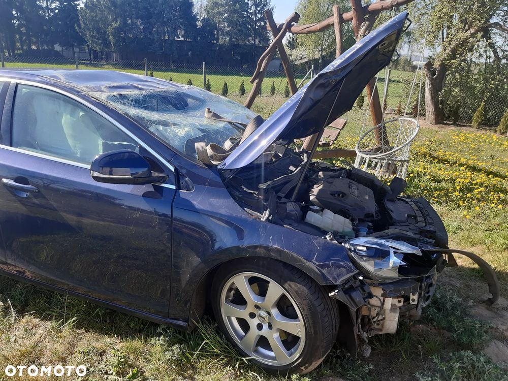 Volvo V40 T3 Momentum - 1