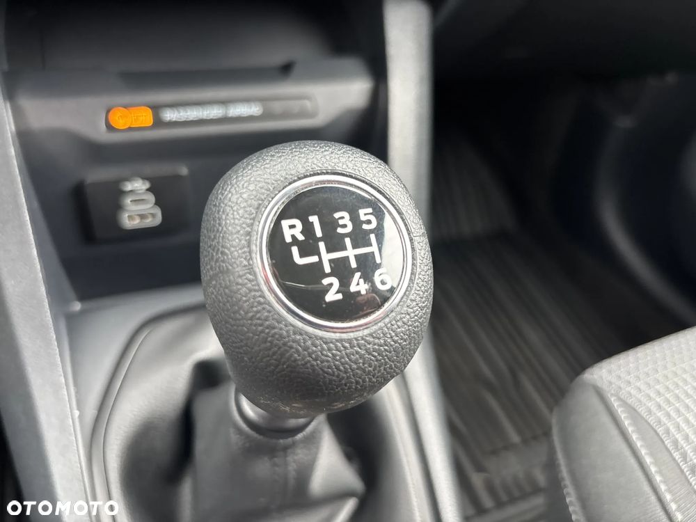Ford Transit Courier - 21