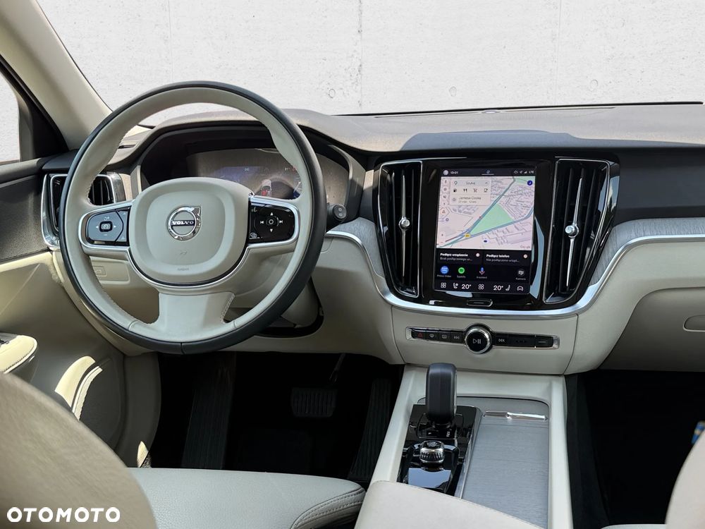 Volvo V60 B3 B Plus Dark - 19