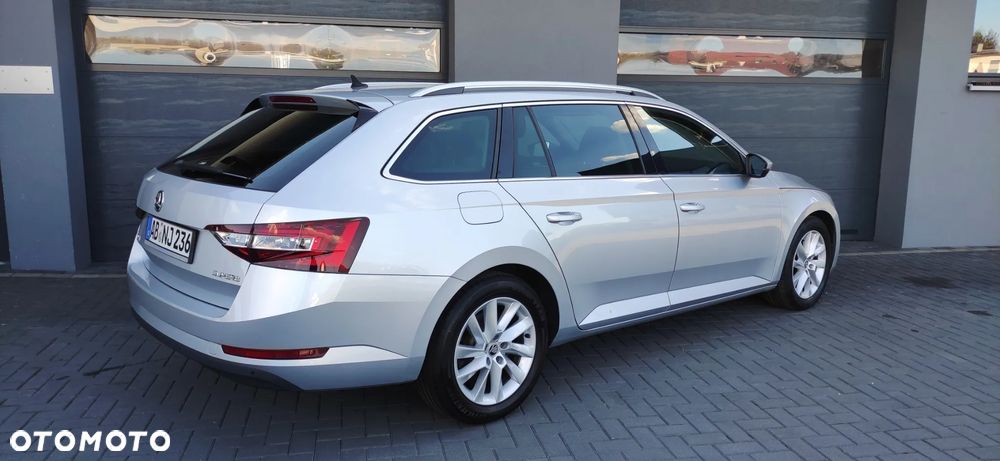 Skoda Superb 2.0 TDI DSG Ambition - 4