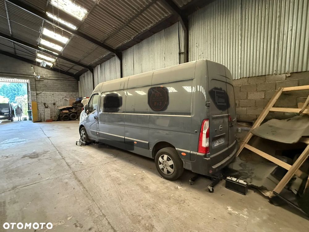 Nissan NV400 - 1