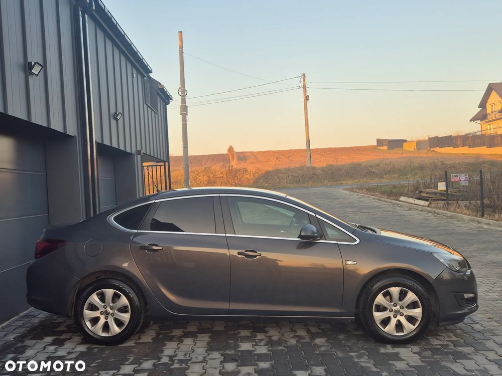 Opel Astra 1.4 T Cosmo EU6 - 16