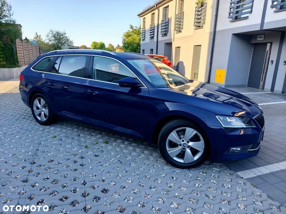 Skoda Superb 2.0 TDI Premium Edition - 11