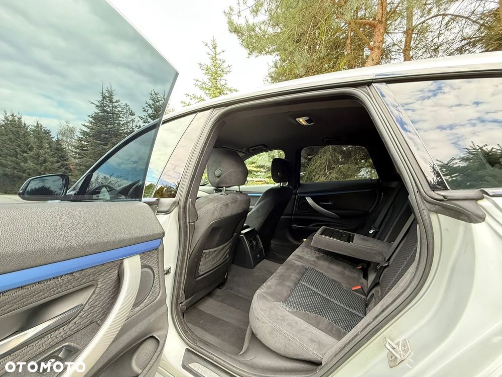BMW Seria 3 335i xDrive M Sport - 23