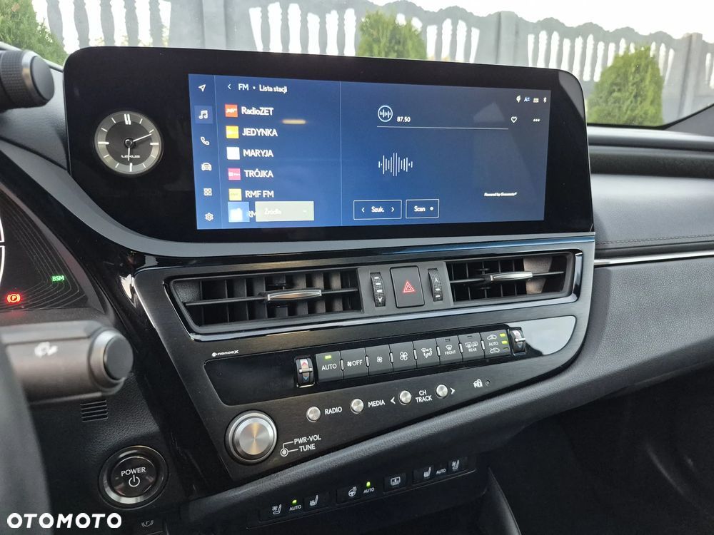 Lexus ES 300h Prestige - 16