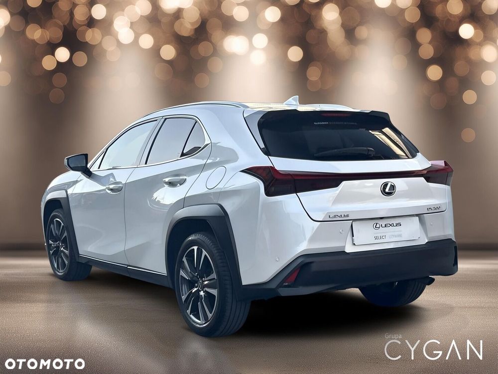 Lexus UX - 4