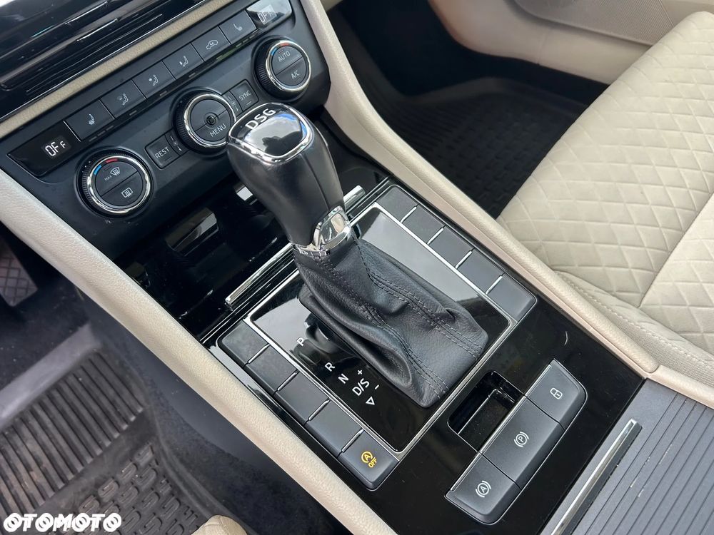 Skoda Superb 2.0 TDI DSG Style - 17