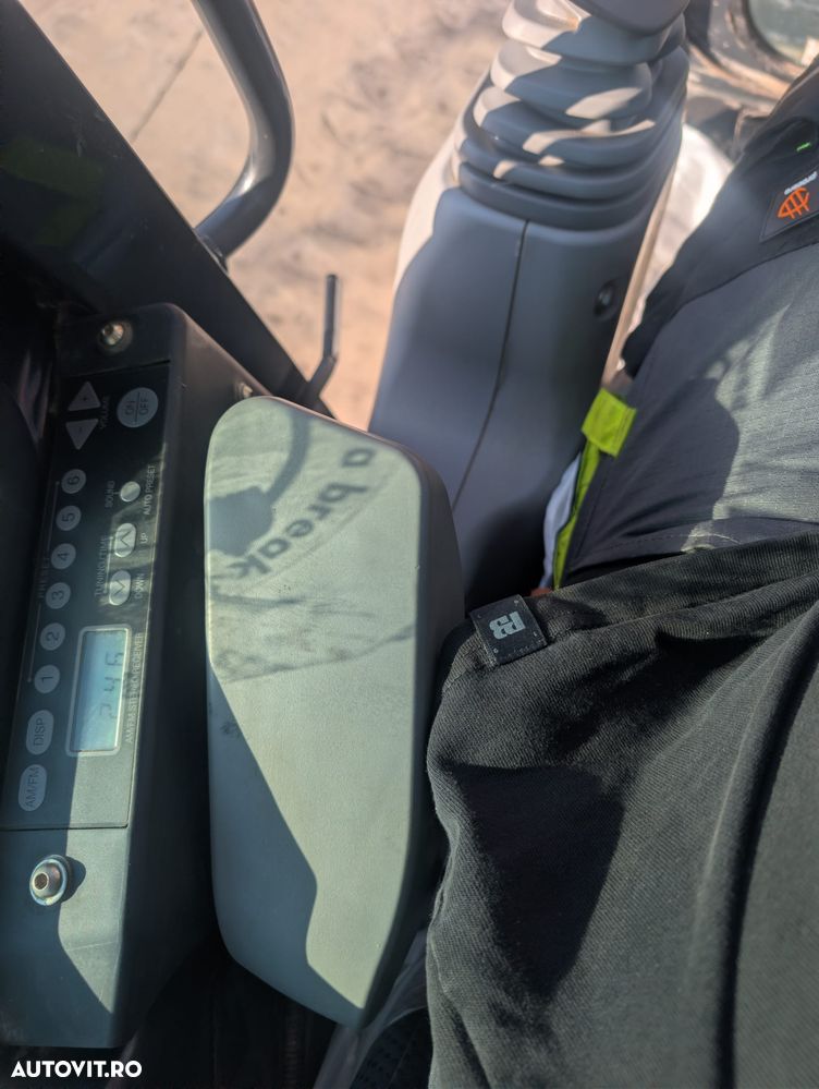 Hitachi ZX33U-6, 3,7tone, 2023, 2.291h, CUPLA RAPIDA HIDR+3 CUPE NOI, lama nivelare, ad sapare 3,5m, latime 1,55m, inst picon pe brate, aer conditionat, radio, produs in JAPONIA, posibil leasing 4 ani-PROMOTIE 36.900 EUR+Tva - 17