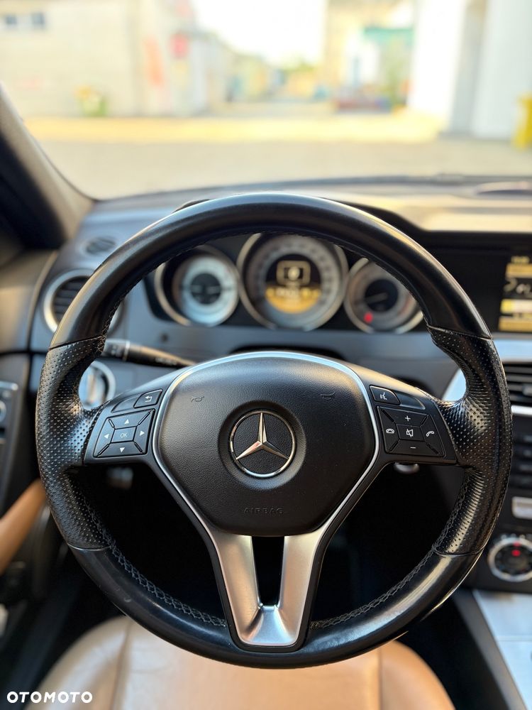 Mercedes-Benz Klasa C 300 CDI DPF 4Matic (BlueEFFICIENCY) 7G-TRONIC Avantgarde - 11