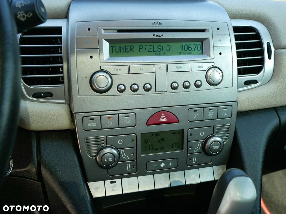 Lancia Ypsilon Y 1.4 16v Automatik Platino - 18