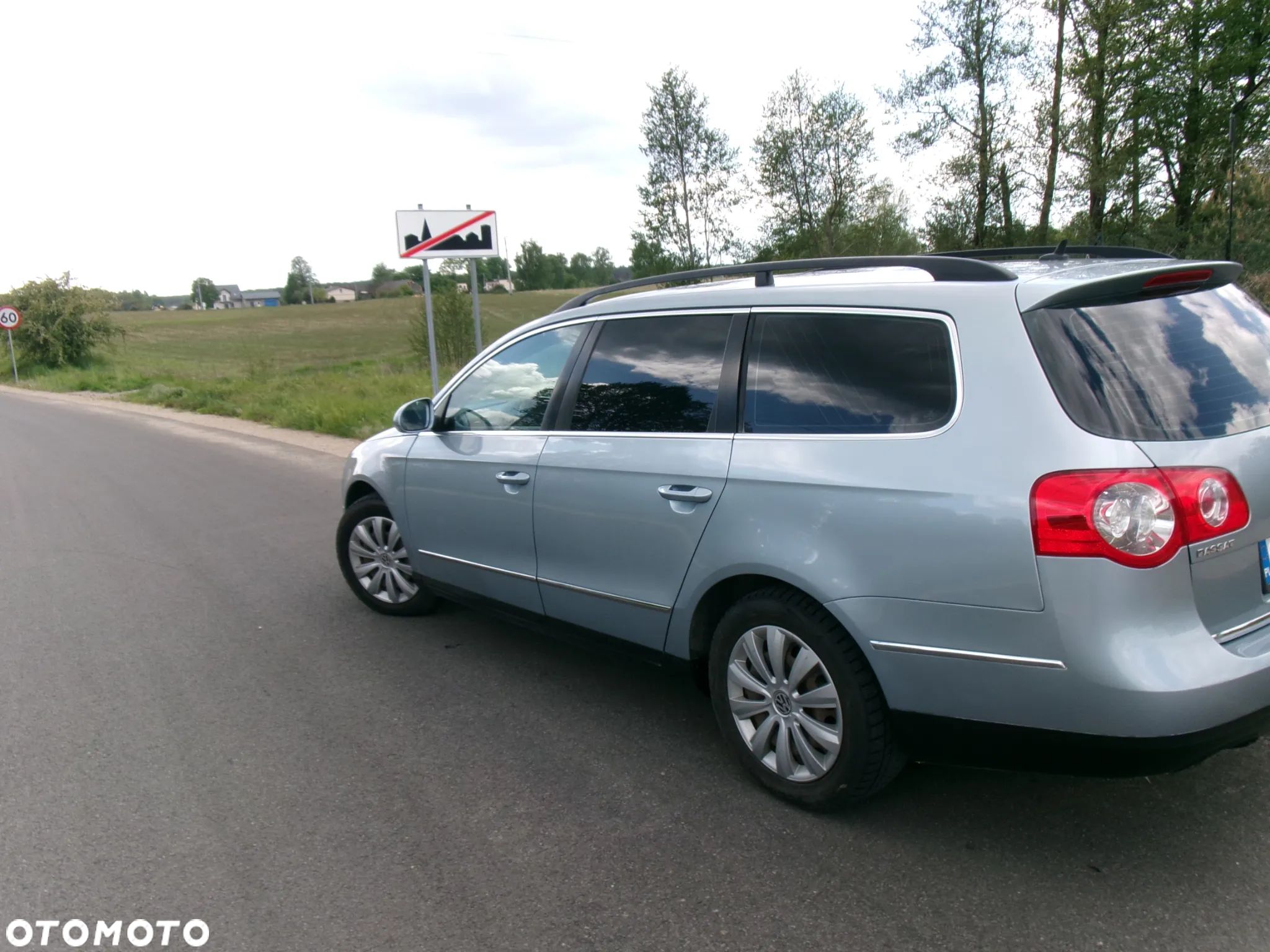 Volkswagen Passat - 1