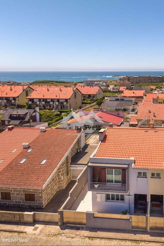 MORADIA T3 COM 3 SUÍTES A 300 METROS DA PRAIA DE MINDELO | A+ | SALÃO - Grande imagem: 4/60