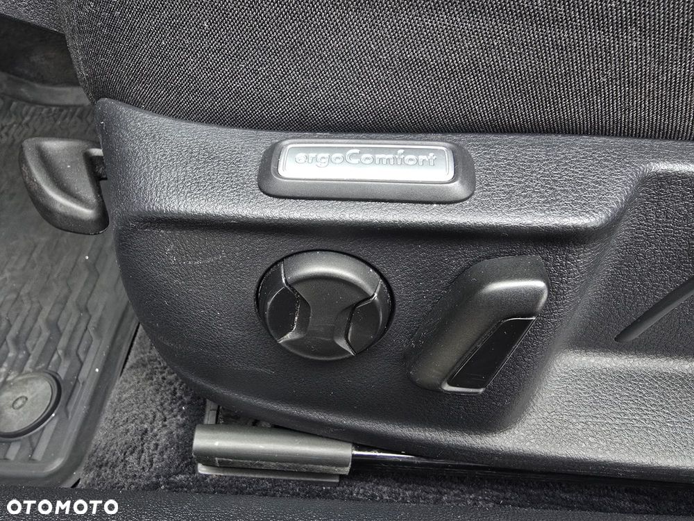 Volkswagen Passat 2.0 TDI SCR 4Motion DDG Highline - 17