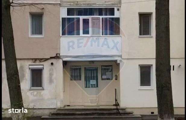 Apartament cu 2 camere de vanzare -Roman — fotografia 1
