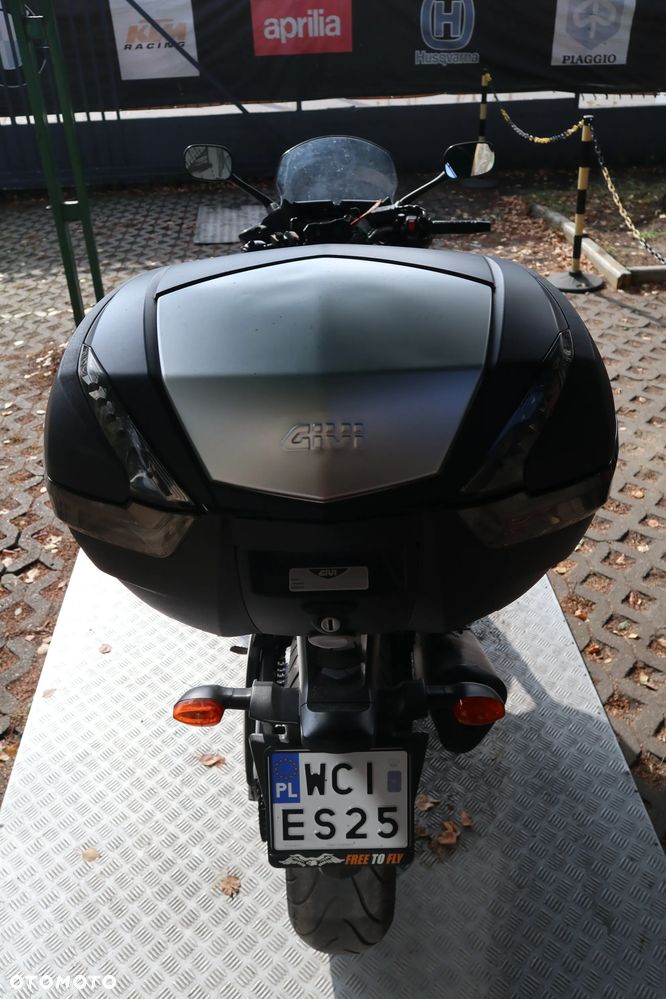 Yamaha FZ8 - 4