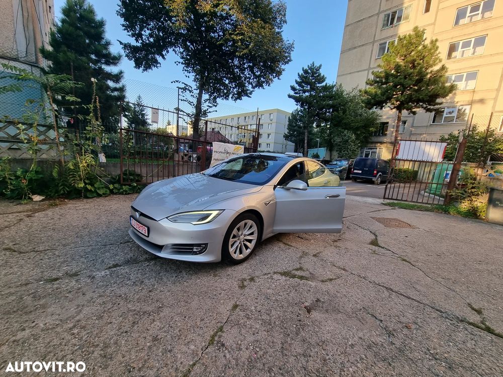 Tesla Model S - 4