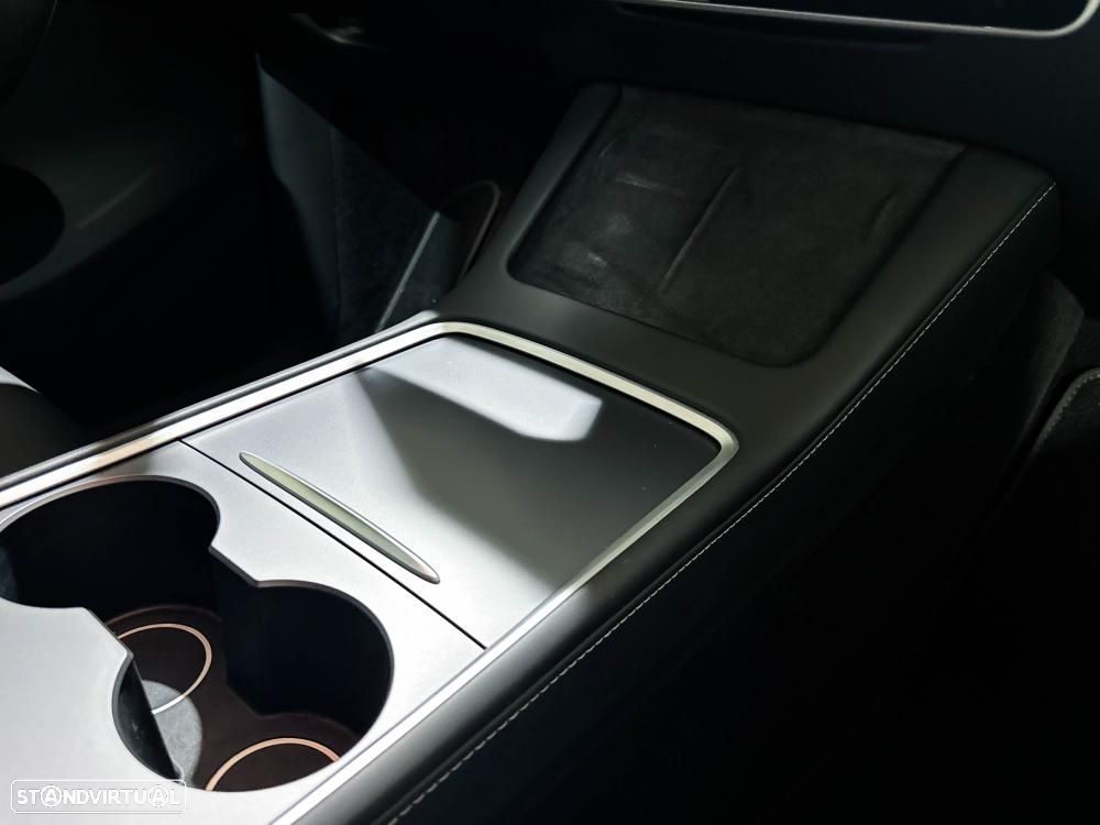 Tesla Model Y Long Range Dual Motor AWD - 37