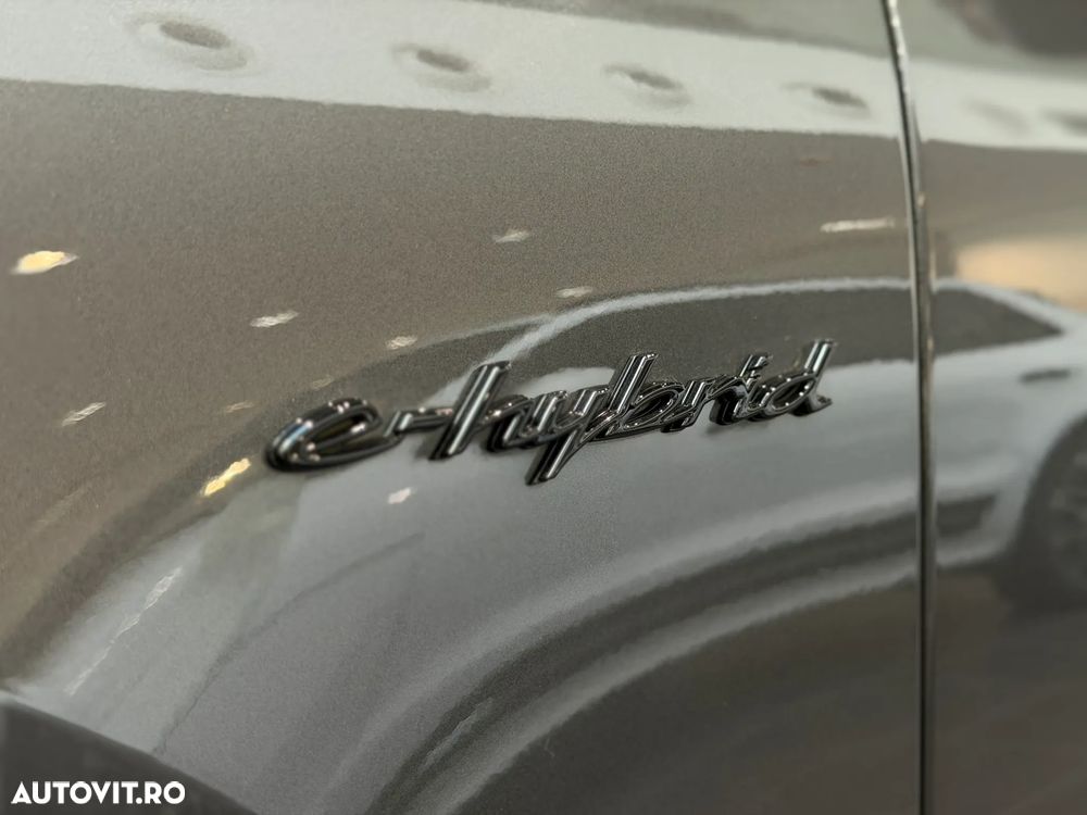 Porsche Cayenne - 25