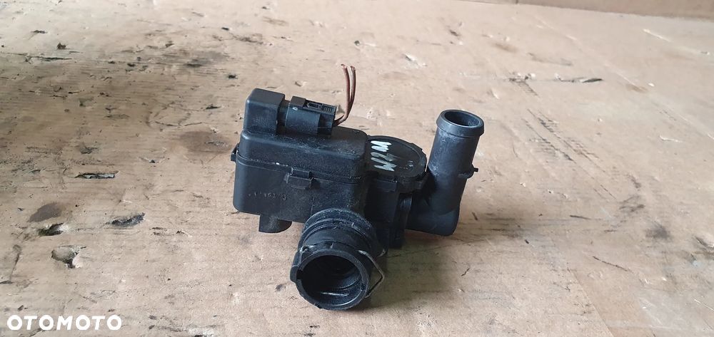 Zawór nagrzewnicy wody płynu elektrozawór Mercedes E-Klasa W211 3.2 CDI A2118320584 - 2