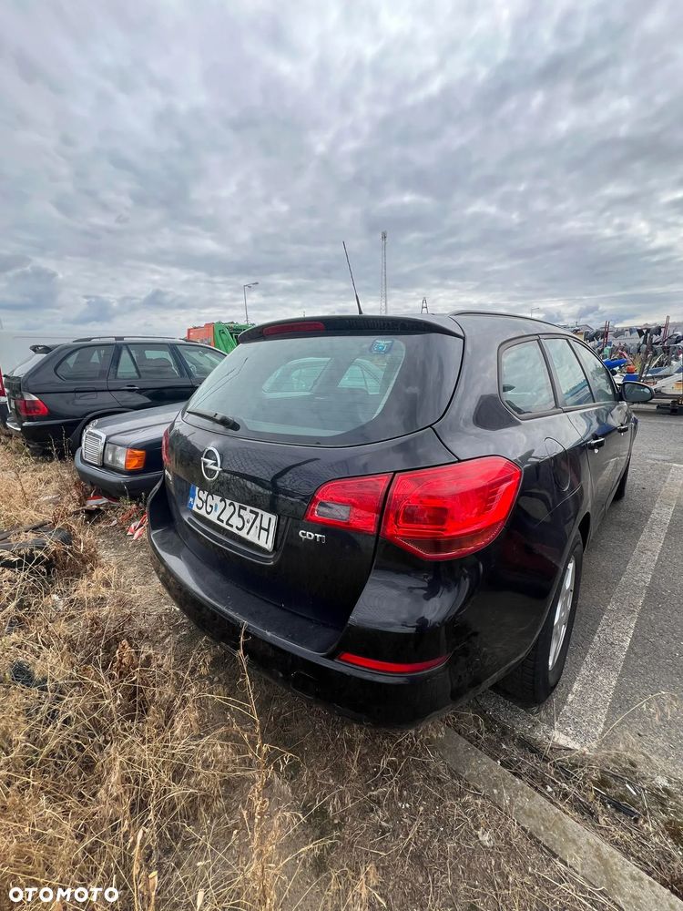 Lampa tylna prawa/ Lewa w błotnik Opel Astra J Kombi !! CENA ZA SZTUKĘ !!