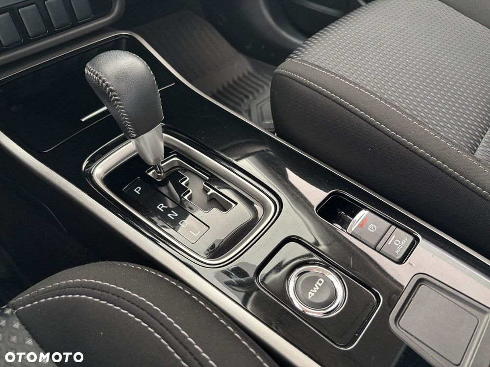 Mitsubishi Outlander - 25