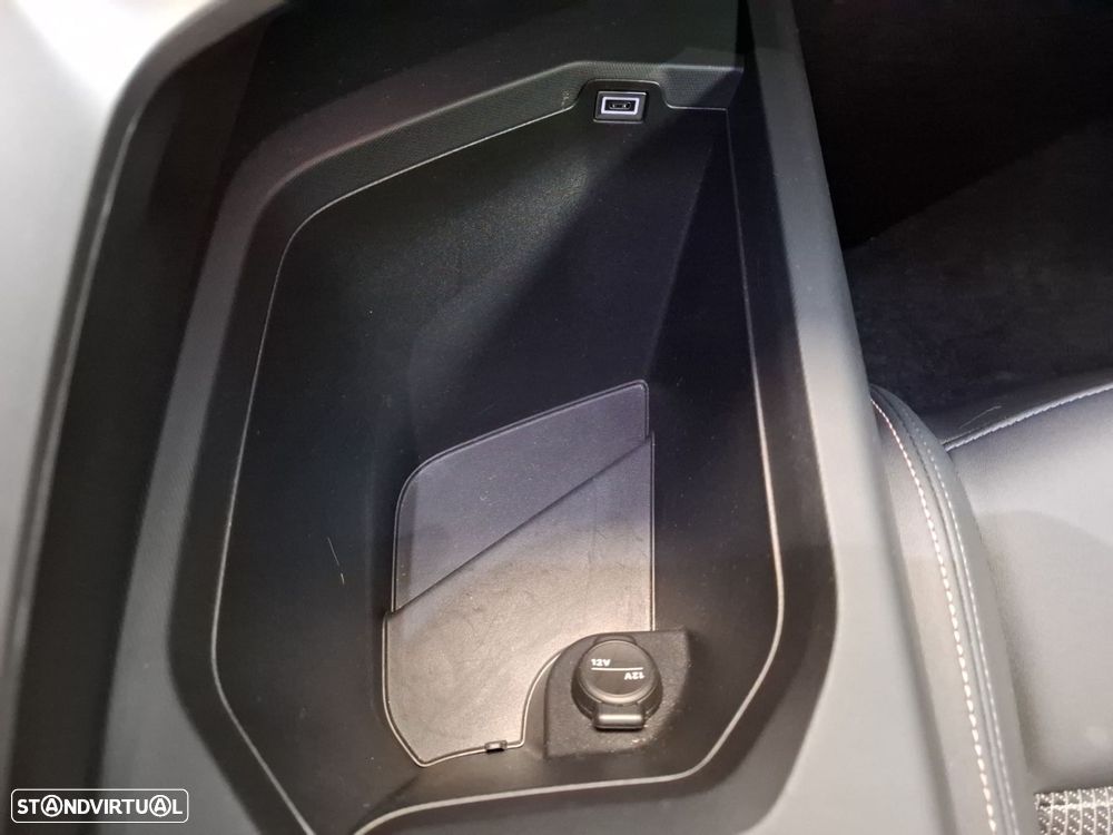 Peugeot 5008 1.2 Hybrid Allure e-DCS6 - 24