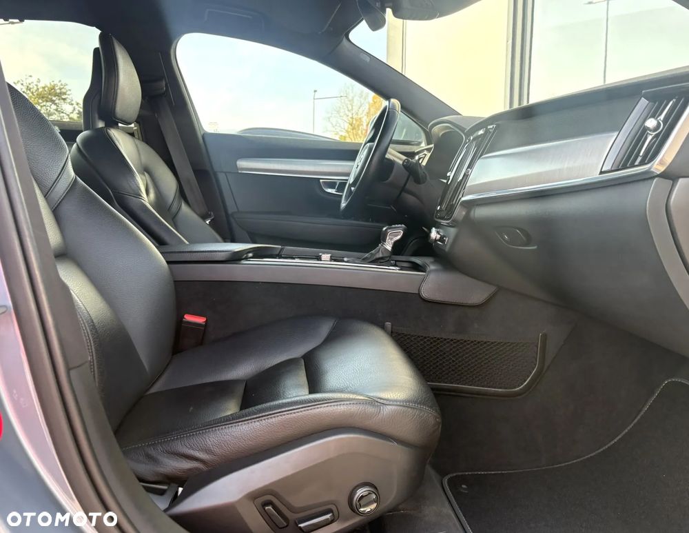 Volvo V90 D4 Momentum - 30