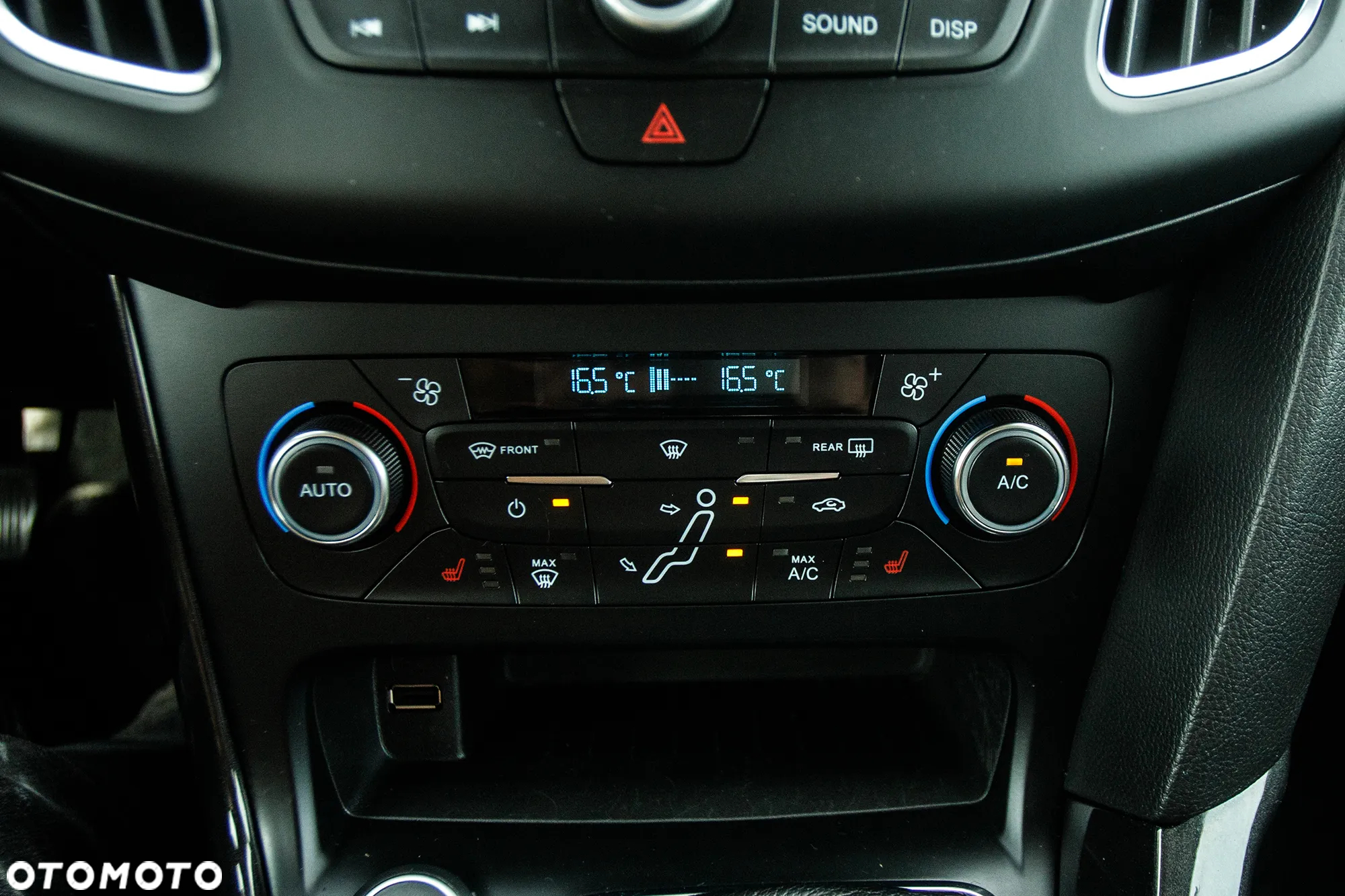 Ford Focus 1.0 EcoBoost Titanium X - 31