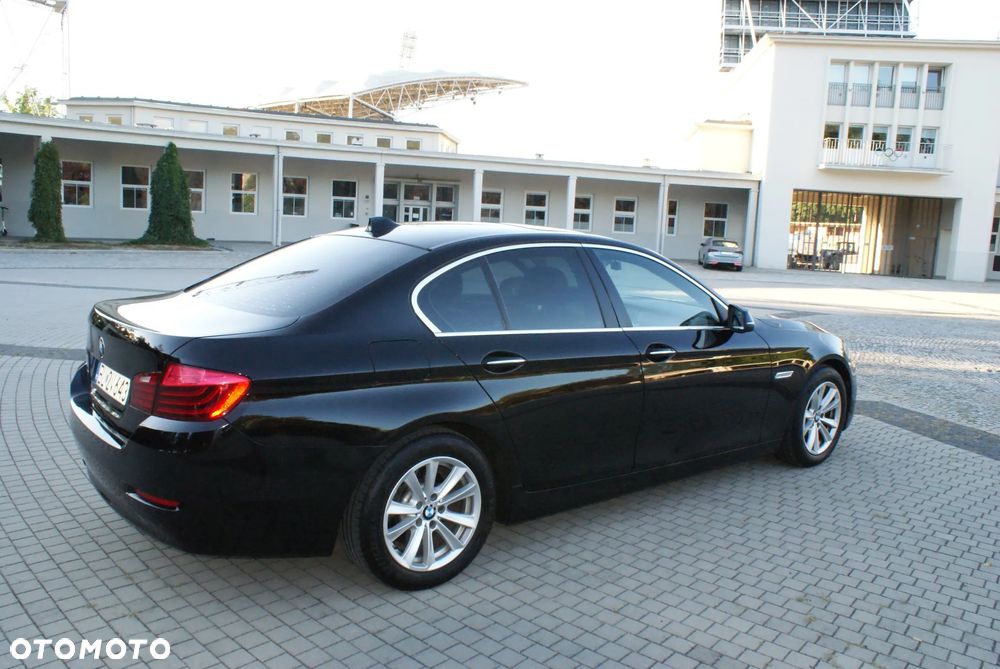BMW Seria 5 528i Sport-Aut Luxury Line - 9