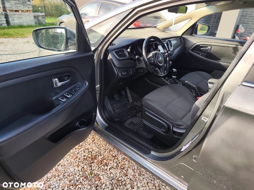 Kia Carens 1.7 CRDi 115 UEFA EURO 2016 - 9