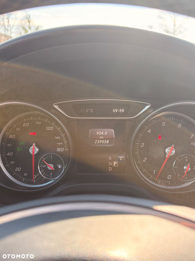 Mercedes-Benz CLA 250 4Matic 7G-DCT - 19